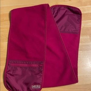 Gap fleece scarf with convenient pocket - NWT